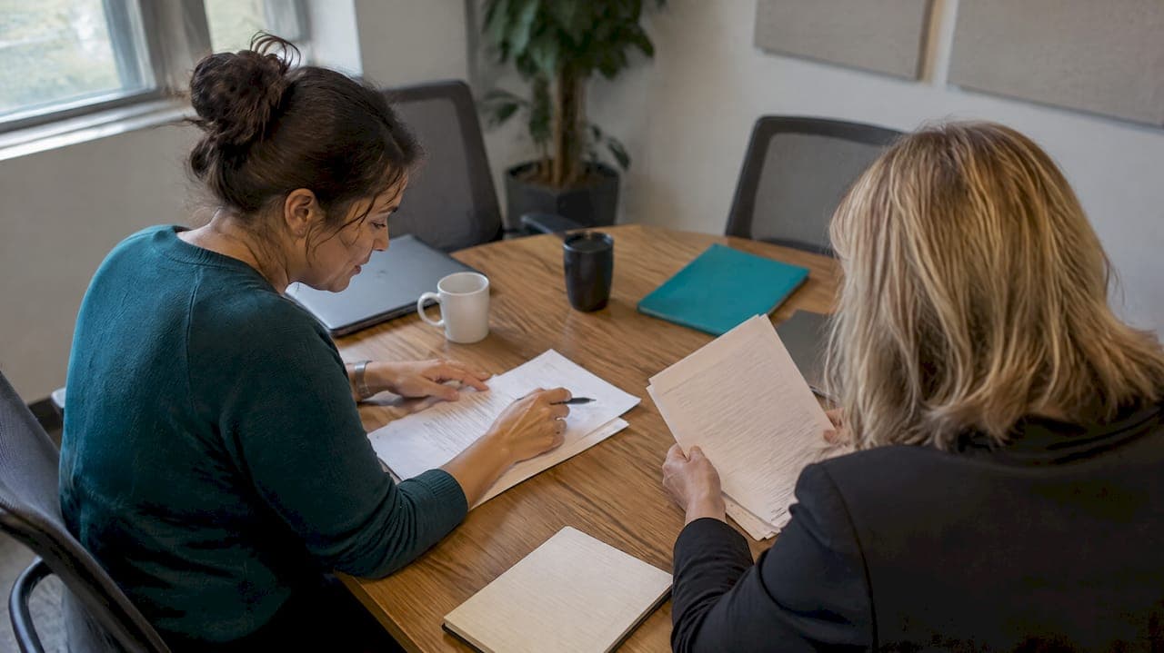 25–35% Search Firm Benchmarks and Clause Playbook for Talent Leaders